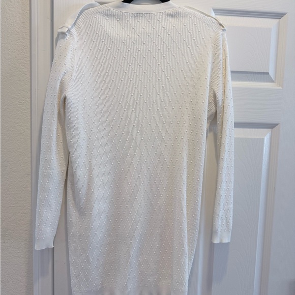 CHANEL Elegant Cream Cardigan Set - Picture 15 of 16